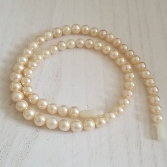 Faux Pearl Necklace - Picture 5 of 6
